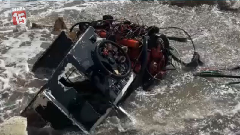 Antalya’da Fırtına Faciası: Balıkçı Teknesi Alabora Oldu, 2 Kişi Yüzerek Kurtuldu