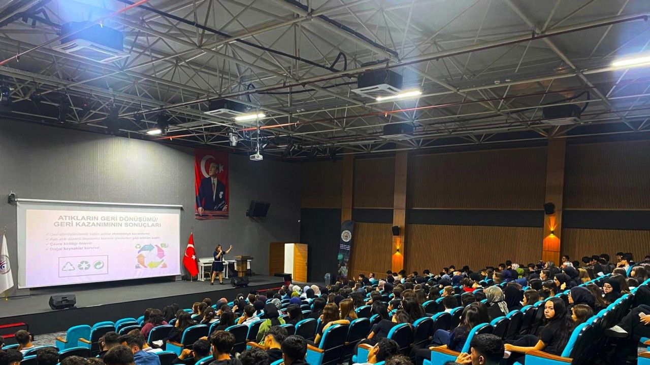 Alanya Belediyesi’nden lise öğrencilerine sıfır atık ve iklim değişikliği eğitimi