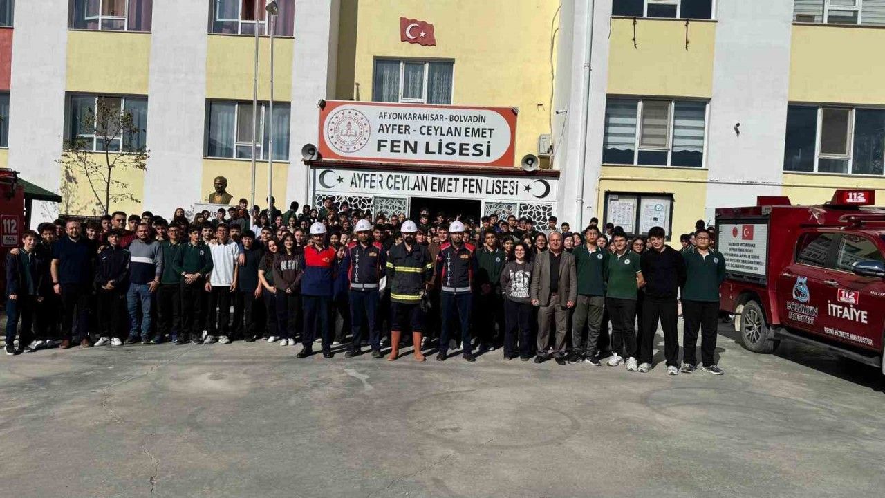 Bolvadin’de öğrencilere yönelik yangın eğitimi ve tatbikatı