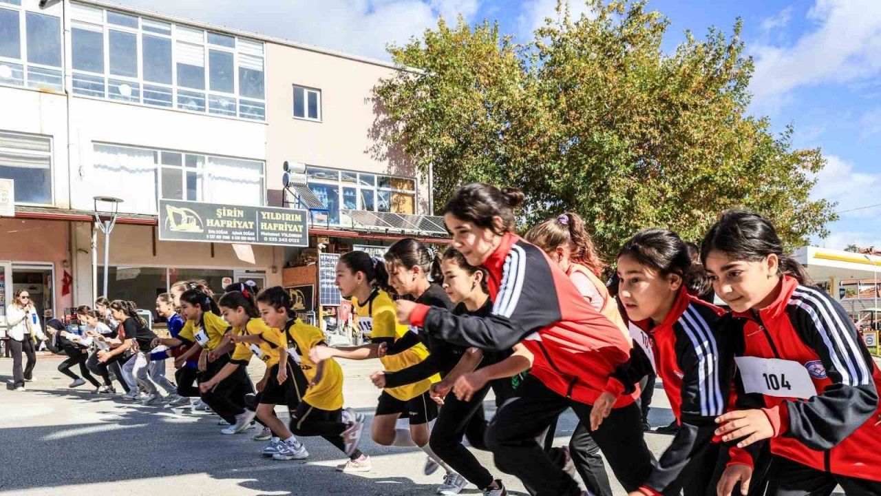 Çamelili çocuklar cumhuriyete koştu