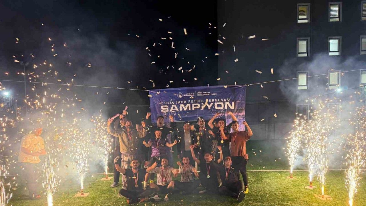 Cumhuriyet Bayramı Halı Saha Turnuvası düzenlendi