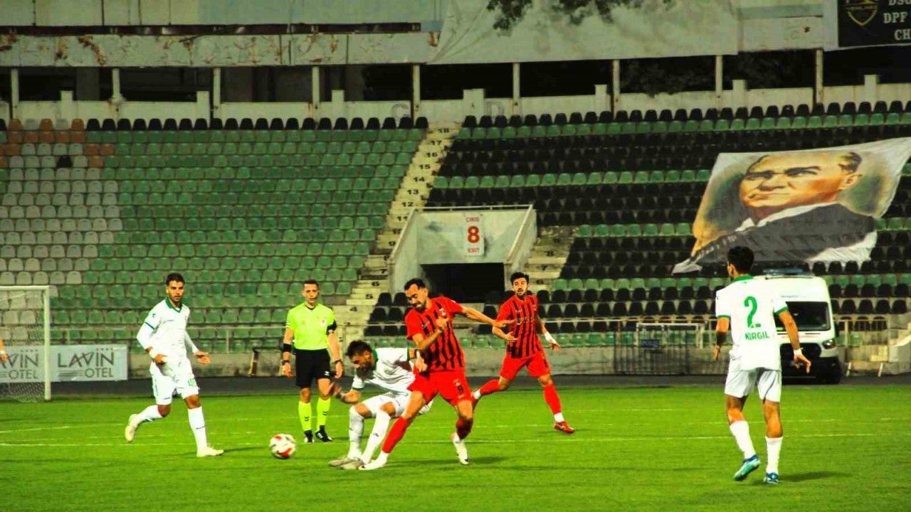 Denizli İdmanyurdu mütevazi kadrosuyla yoluna devam ediyor