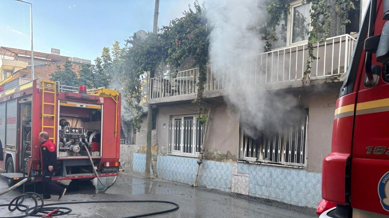 Giriş katında başlayan yangın evi küle çevirdi