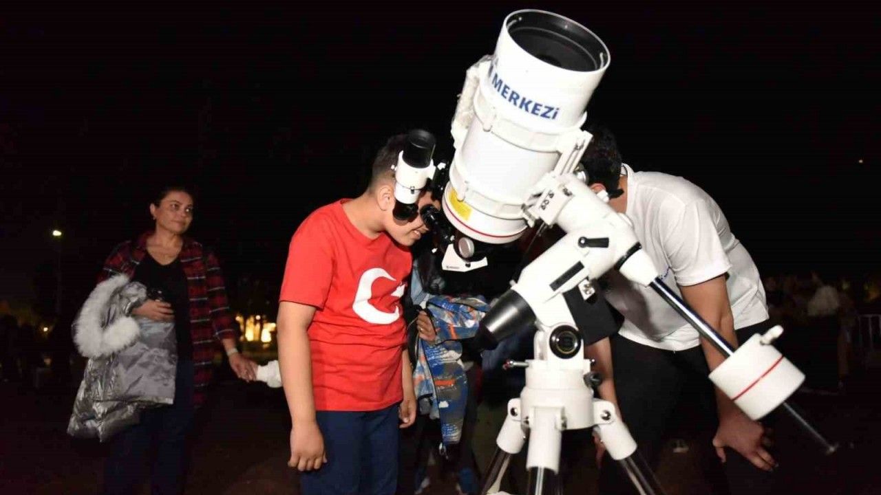 Kepez’de "Cumhuriyet ve Bilimle Gece Gözlemi" etkinliği