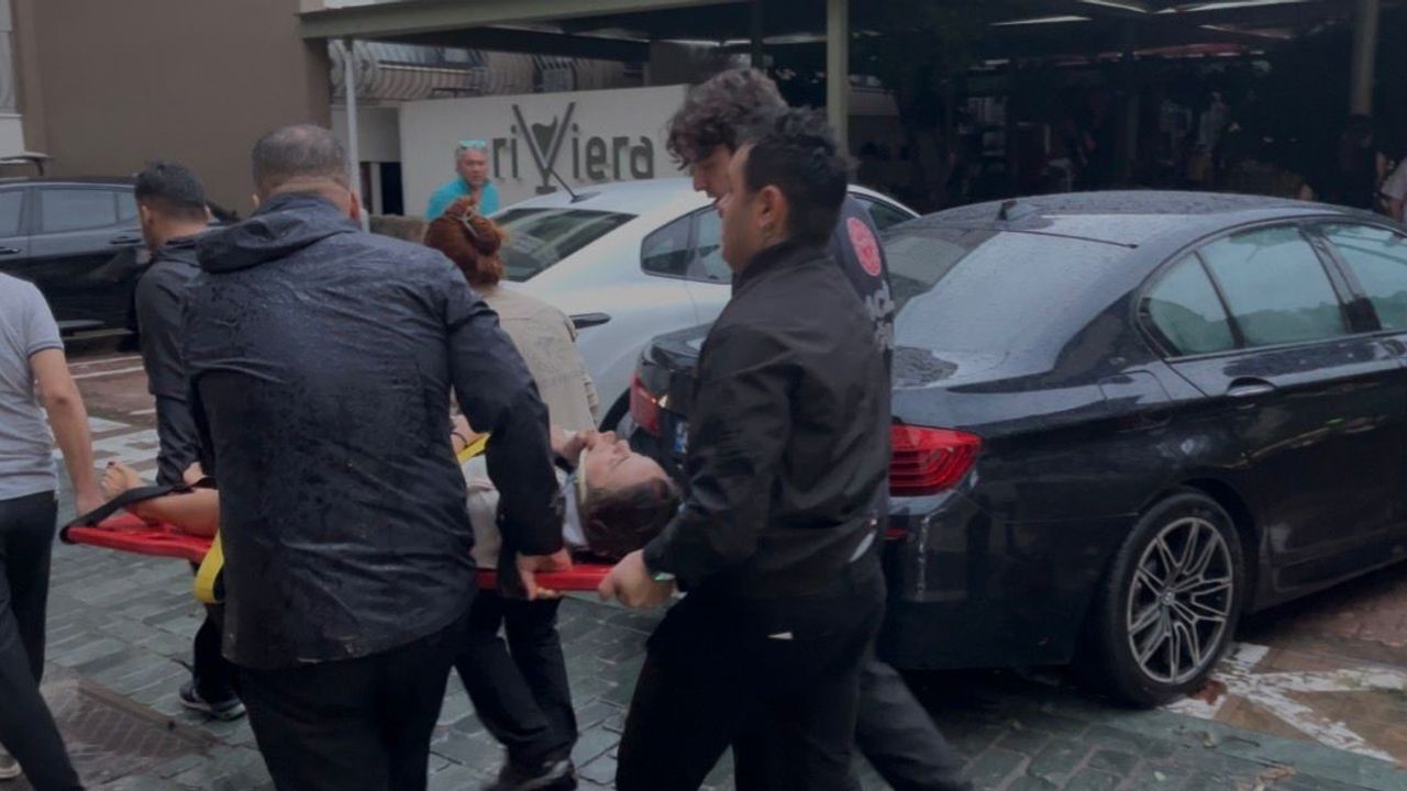 Sağanak ve rüzgar aniden bastırdı, devrilen ağacın altında kalan 3 kişi yaralandı