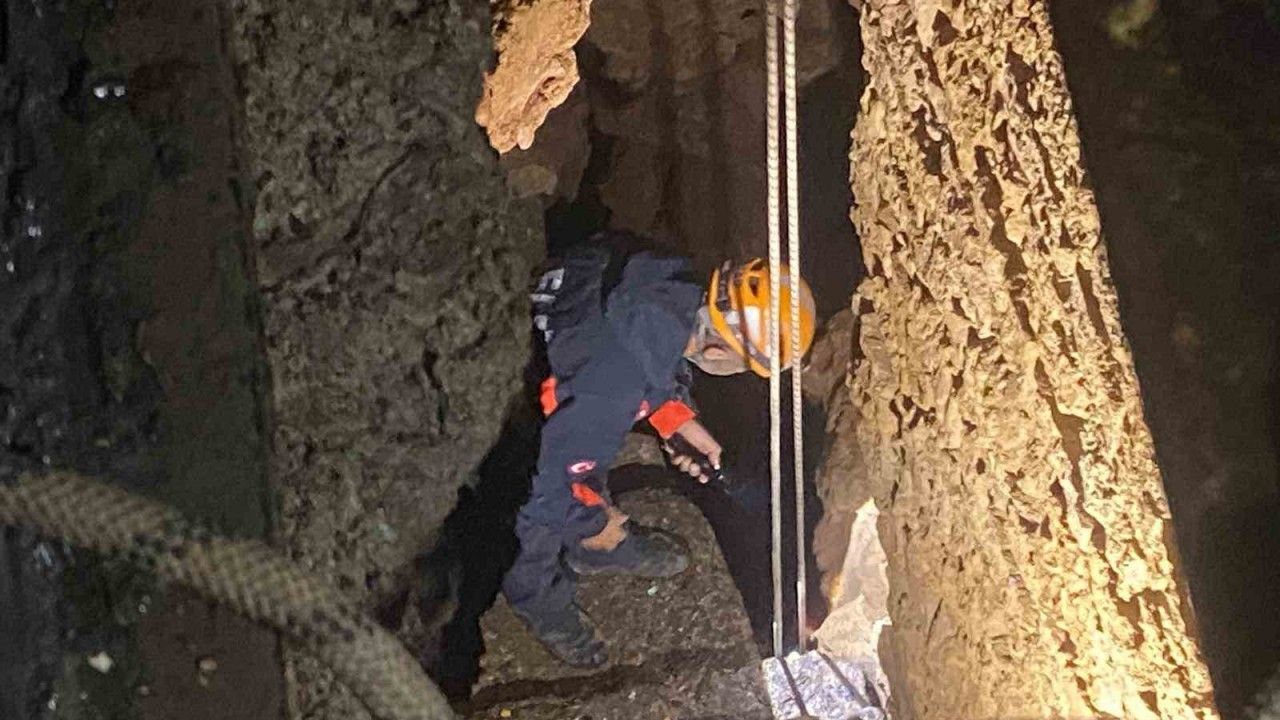 Sığındıkları mağarada mahsur kaldılar: Restoranın bahçesinden film gibi operasyonla kurtarıldılar