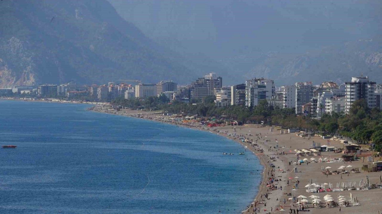Türkiye kışı yaşarken Antalya’da yazdan kalma günler