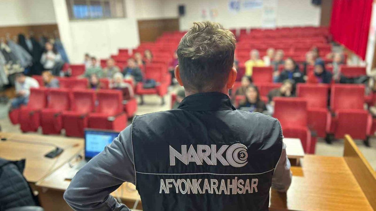 Polisten üniversite öğrencilerine uyuşturucu ile mücadele eğitimi
