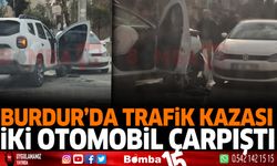Burdur'da trafik kazası iki otomobil çarpıştı