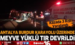 Antalya Burdur Karayolunda meyve yüklü TIR devrildi