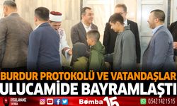 Burdur Protokolü ve Vatandaşlar Ulu Camide Bayramlaştı