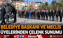 Burdur Belediye Başkanı ve Meclis Üyelerinden Çelenk Sunumu