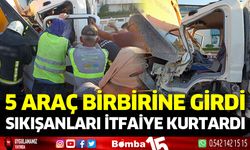 5 Araç birbirine girdi, sıkışanları itfaiye kurtardı