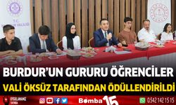 YKS'de Burdur'un derece yapan öğrencileri Vali Öksüz tarafından ödüllendirildi