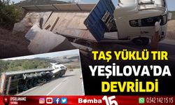 Taş yüklü tır Yeşilova'da devrildi