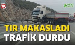 Tır makasladı, trafik durdu