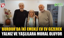 Burdur'da emekli ikili ev ev gezerek yaşlılara ve yalnızlara moral oluyor