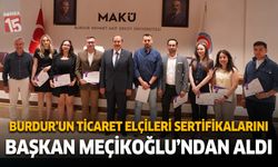 Burdur'un ticaret elçileri sertifikalarını Başkan Meçikoğlu'ndan aldı