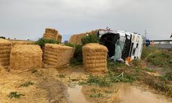 Saman yüklü tır devrildi; sürücü öldü