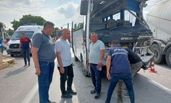Afyonkarahisar'da midibüs kamyonla çarpıştı: 7 yaralı