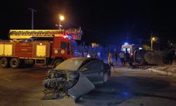 Kavşakta otomobiller çarpıştı: 3 yaralı