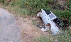 Yangın ekibine yemek götüren araç şarampole yuvarlandı