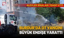 Burdur'da tutuşan otlar binaları tehdit etti