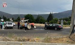 Isparta’da otomobil ile traktör çarpıştı: 2 yaralı