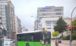 Arıza yapan halk otobüsü yolu kapattı