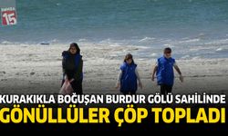 Kuraklıkla Boğuşan Burdur Gölü Sahilinde Gönüllüler Çöp Topladı