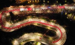 Antalya’da 400 metrelik dev bayrakla Cumhuriyet coşkusu: Fener Alayı’na yüzlerce kişi katıldı