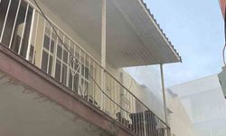 Antalya’da yangın çıkan evdeki muhabbet kuşunu itfaiye kurtardı