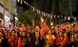Cumhuriyetin 102. yaşı Çivril’de fener alayı ve konserle kutlandı