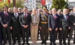 Denizli’de Cumhuriyetin 102. yıldönümü kutlamaları çelenk sunumuyla başladı