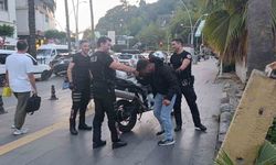 Dolmuş durağında baygın halde bulundu, polisleri görünce elini öptü