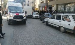 Kontrolden çıkan ticari araç park halindeki 4 araca çarptı: 1 yaralı