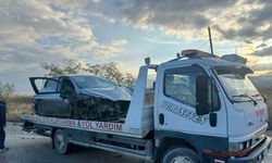 Refüje giren otomobilde 2 kişi yaralandı