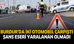 Burdur’da İki Otomobil Çarpıştı: Şans Eseri Yaralanan Olmadı