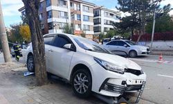Sağlık çalışanı, yaralılara müdahale yerine gazeteciyi engellemeye çalıştı