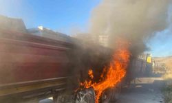 Seyir halindeki tırda çıkan yangın korkuttu