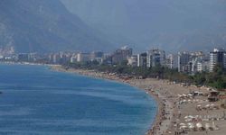 Türkiye kışı yaşarken Antalya’da yazdan kalma günler