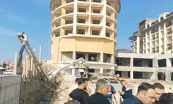 Alanya’da otel inşaatında yan yatan beton mikserin kolu işçiye çarptı: 1 ölü