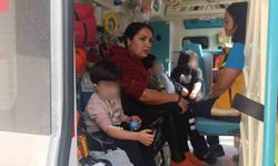 Alevler içindeki dairede mahsur kalan 3 küçük çocuğu inşaat işçileri ve mahalle sakinleri kurtardı