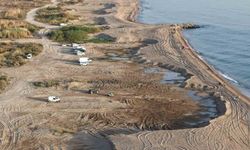Antalya'da kum hırsızları sahilleri talan etti, kum ocağına dönen sahiller dronla görüntülendi