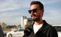 Avukat cübbesi giyip araç tanıtımı yapan galerici: "Sadece farklı, dikkat çekici bir tanıtım olsun diye uğraştık"