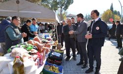 Başkan Tatık Gazze için düzenlenen hayır çarşısını gezdi