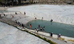 Beyaz cennet Pamukkale, Asya ülkelerinden gelen turistlerin yoğun ilgisini çekiyor