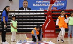Büyükşehir kız çocuklarını floor curling sporu ile tanıştırdı