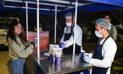 Büyükşehir’den soğuk sınav haftasında öğrencilere sıcak çorba ikramı