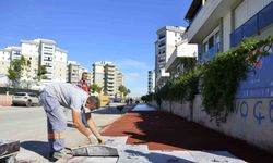 Güzeloba’da kaldırım çalışması tamamlandı